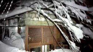 Χιονοστιβάδα καταπλάκωσε ξενοδοχείο στην Ιταλία