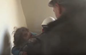 Έβγαλαν ζωντανό κοριτσάκι που είχε θαφτεί στα ερείπια!