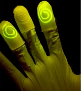 Γάντια και επίδεσμοι λάμπουν όταν αγγίζουν τοξικές χημικές ουσίες!!
