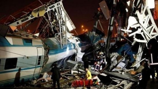 Σιδηροδρομικό δυστύχημα στην Τουρκία 7 νεκροί, δεκάδες τραυματίες